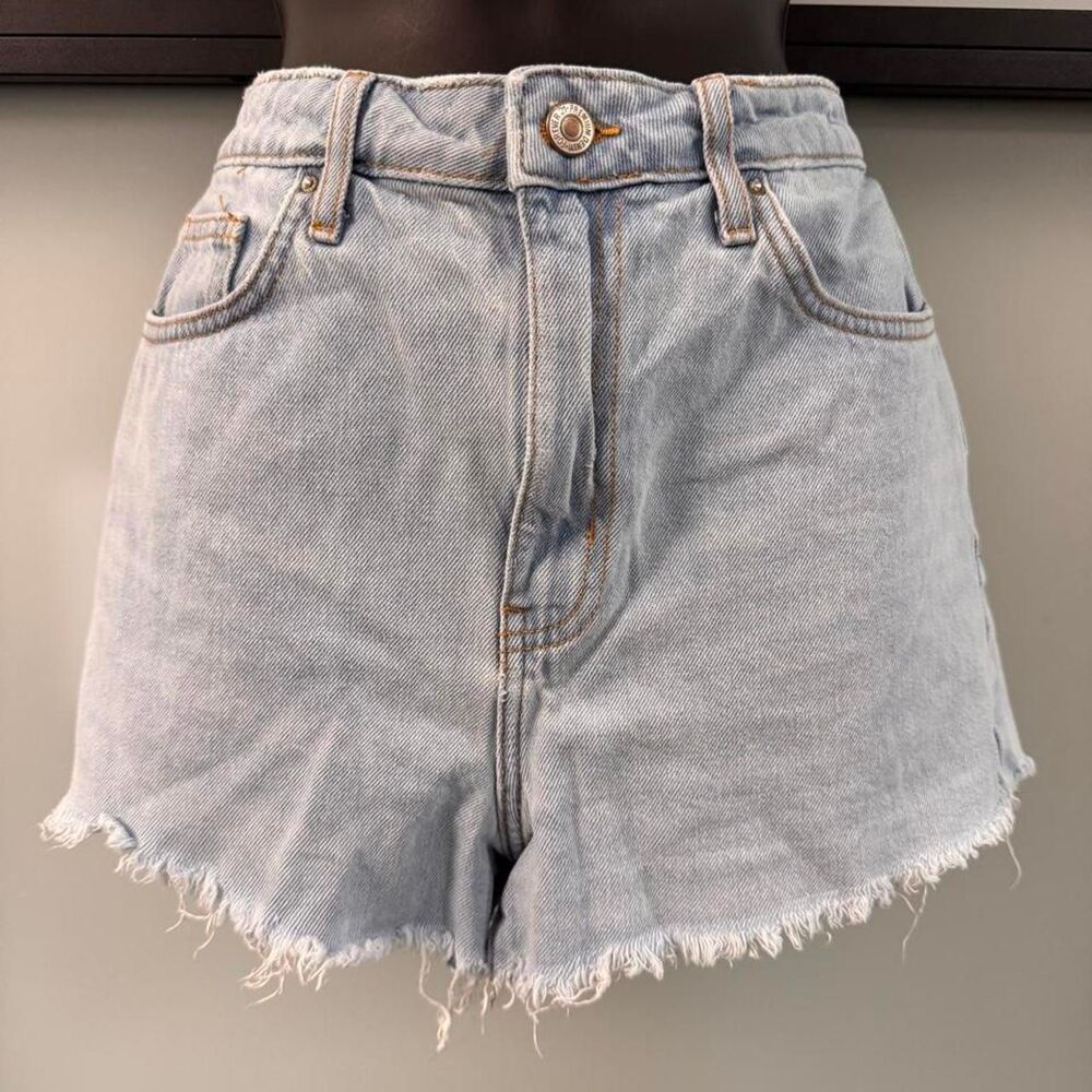 Forever 21 Light Wash Denim Shorts – Size 28